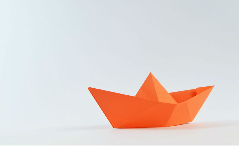 barco-papel-naranja.jpg