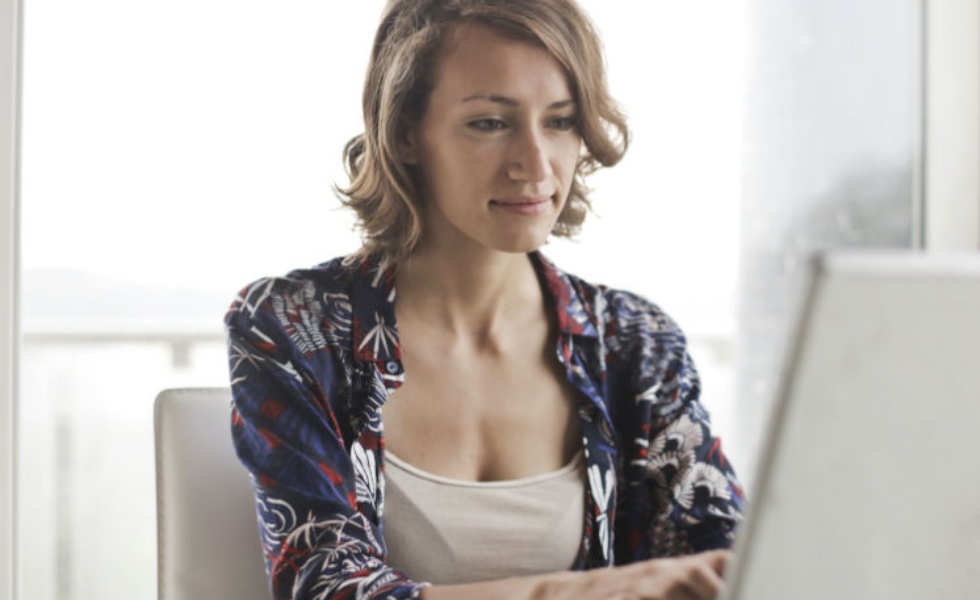 mujer-PC.jpg